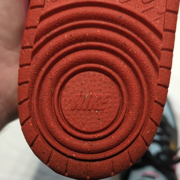 Amazing Nike Kids Black, Pink,Brown and Blue Sneakers, Beautiful !! 5.5 Y - Picture 9 of 13